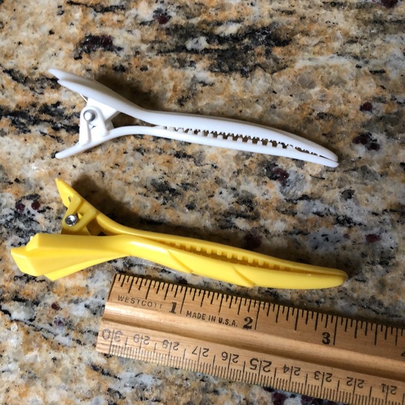2. authentic Y2K yellow and white plastic hair  clips - Picture 13 of 13